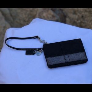 NW Coach Wristlet Wallet, Sz 6”x4”